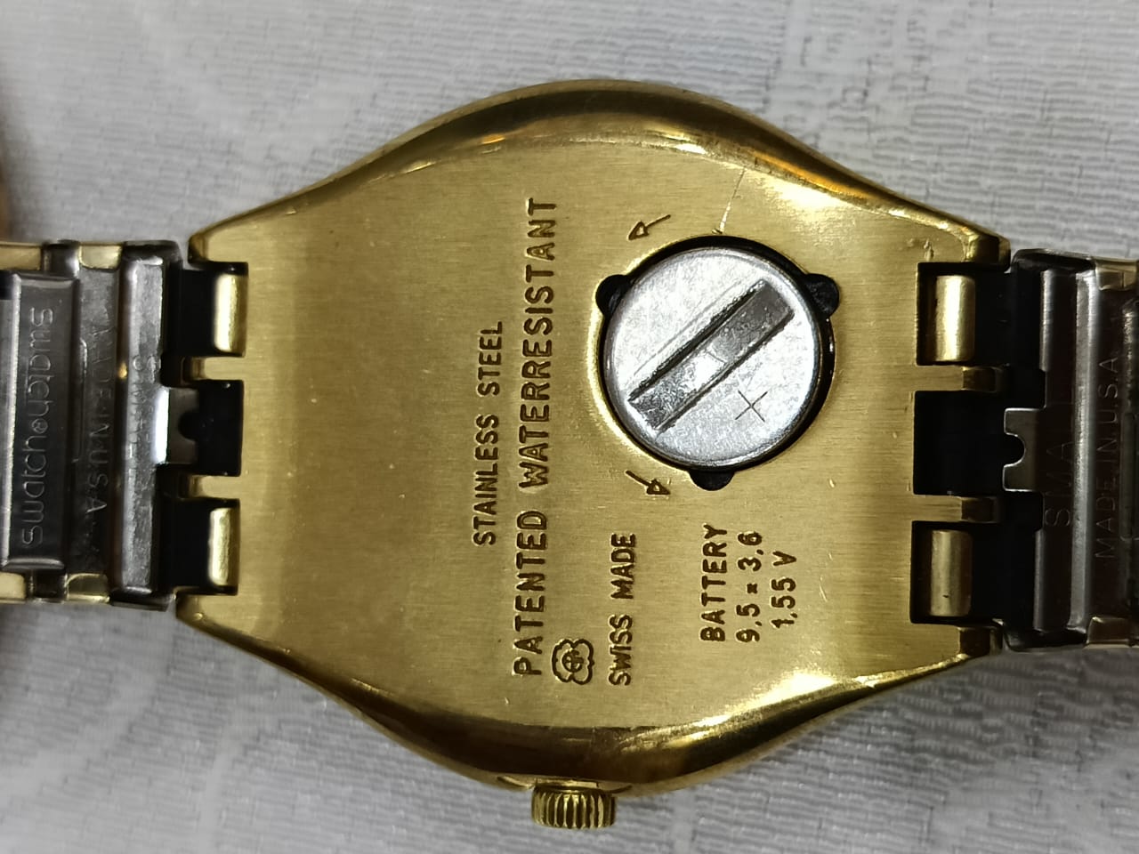 Montre swatch original plaqué or