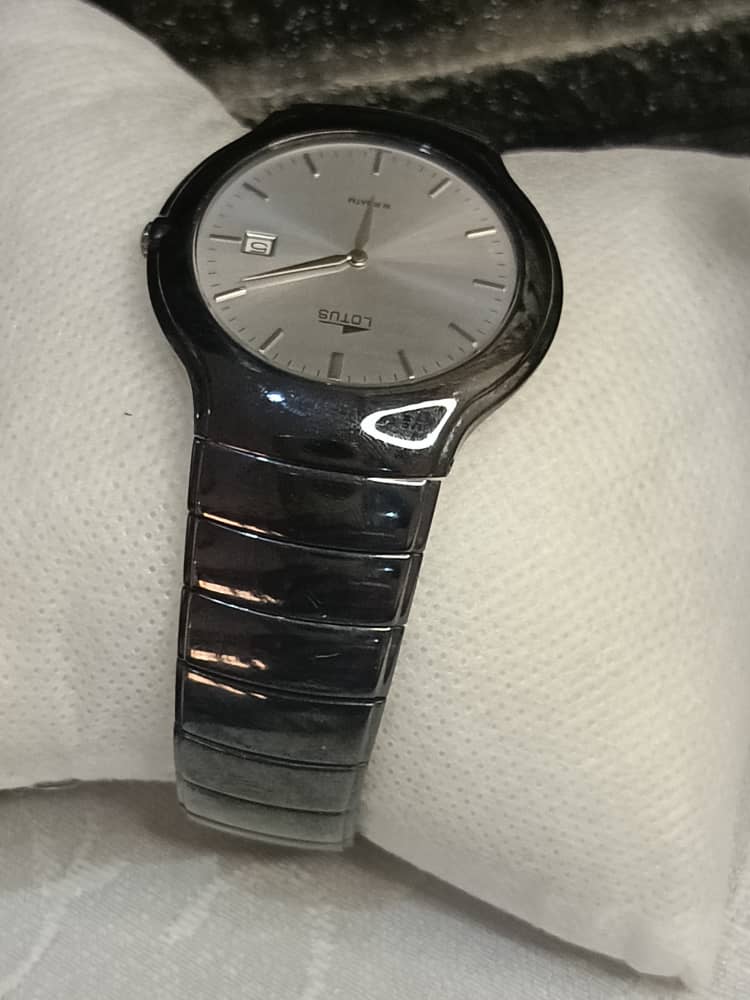 Montre lotus extra plat