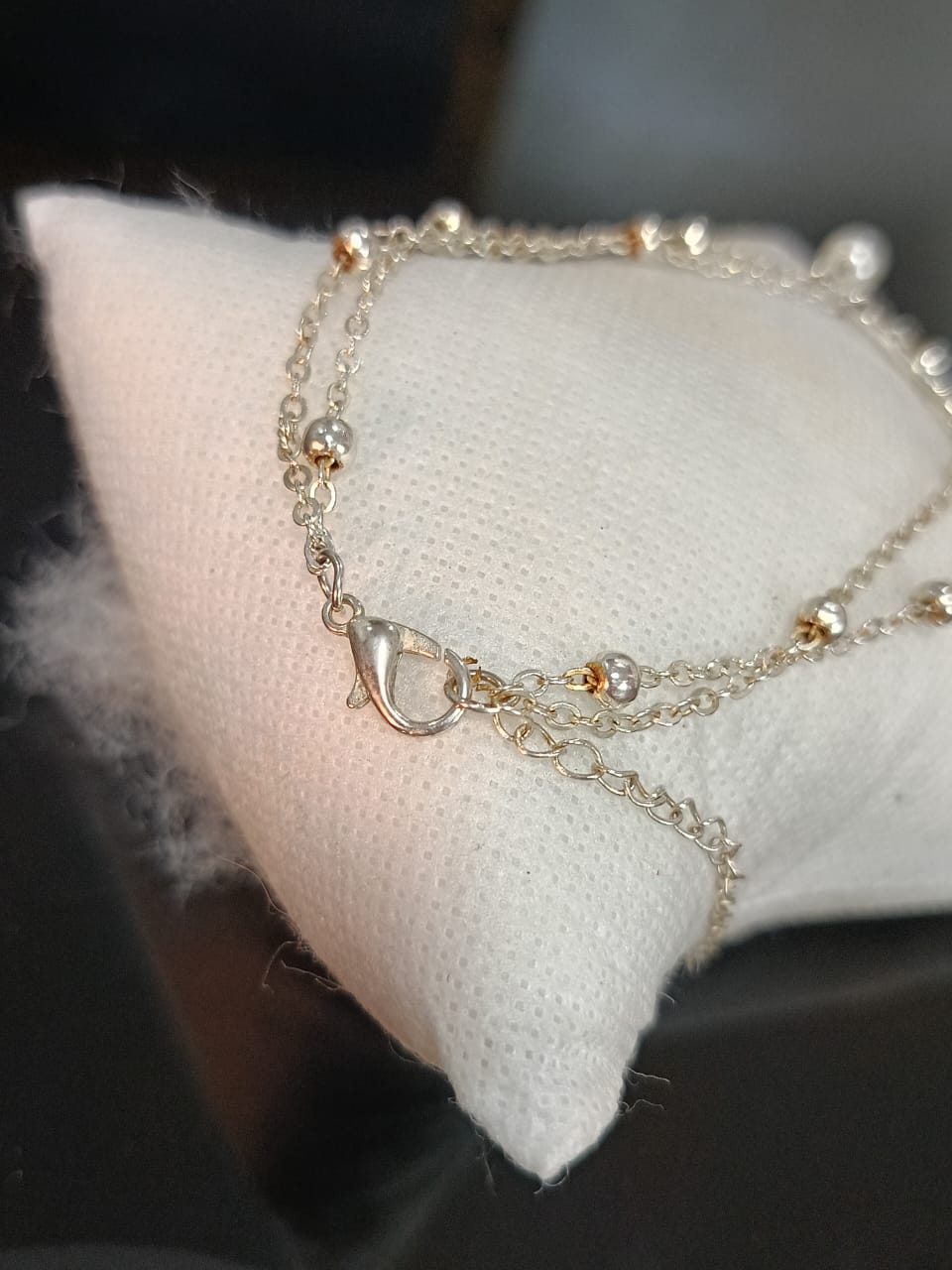 سوار نسائي بلاكي أبيض