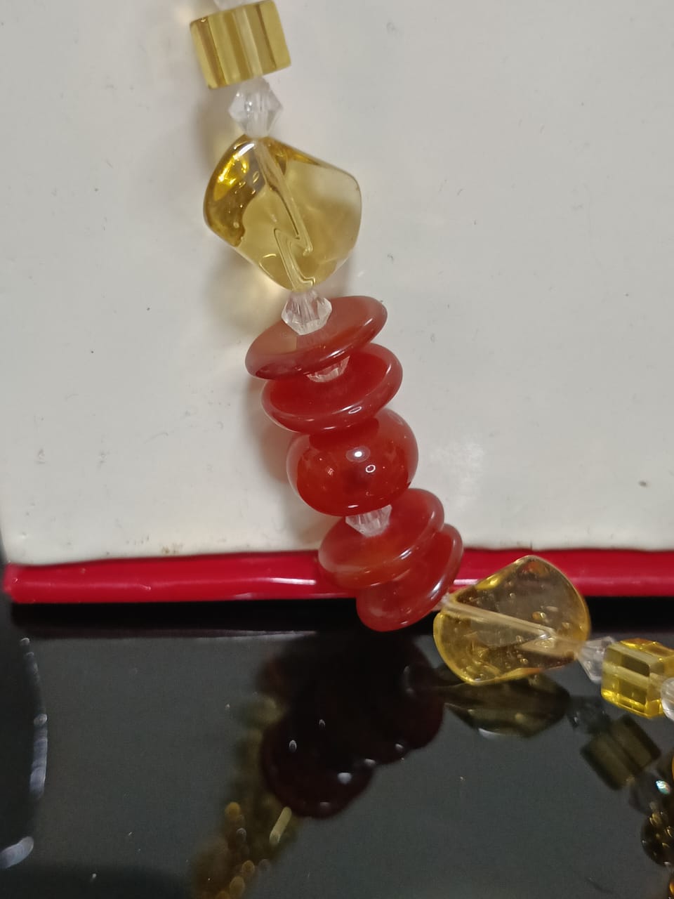 عقد بحجر عقيق وجاد