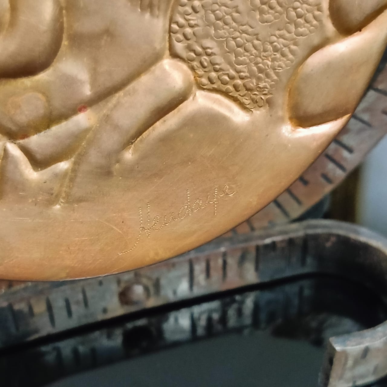 تحفة ديكور نحاس بإمضاء