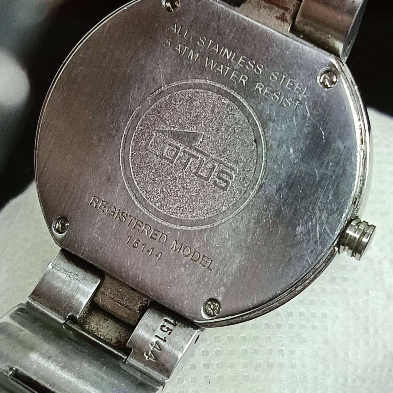 Montre lotus homme original