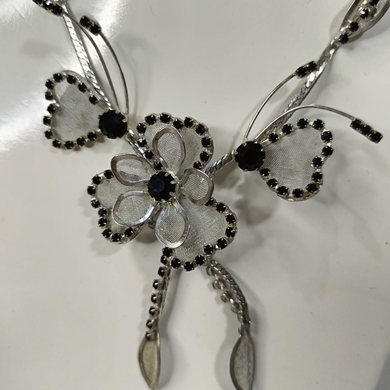 سلسلة بلاكي أبيض جميلة