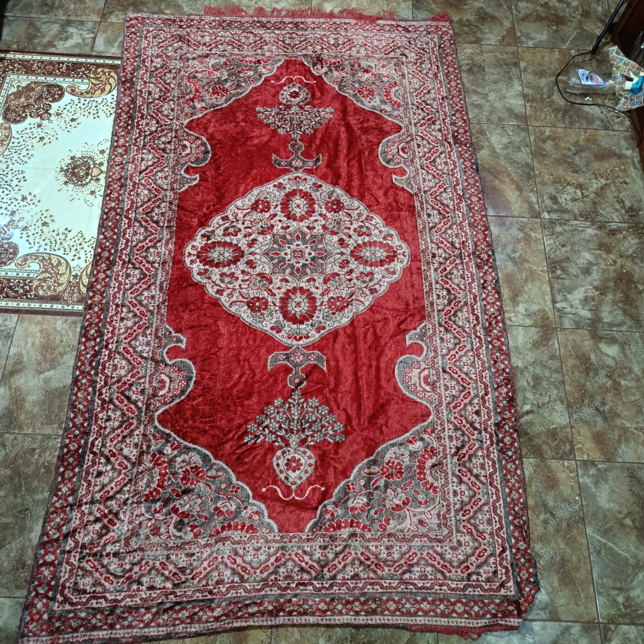 Ancien tapis rouge vintage original