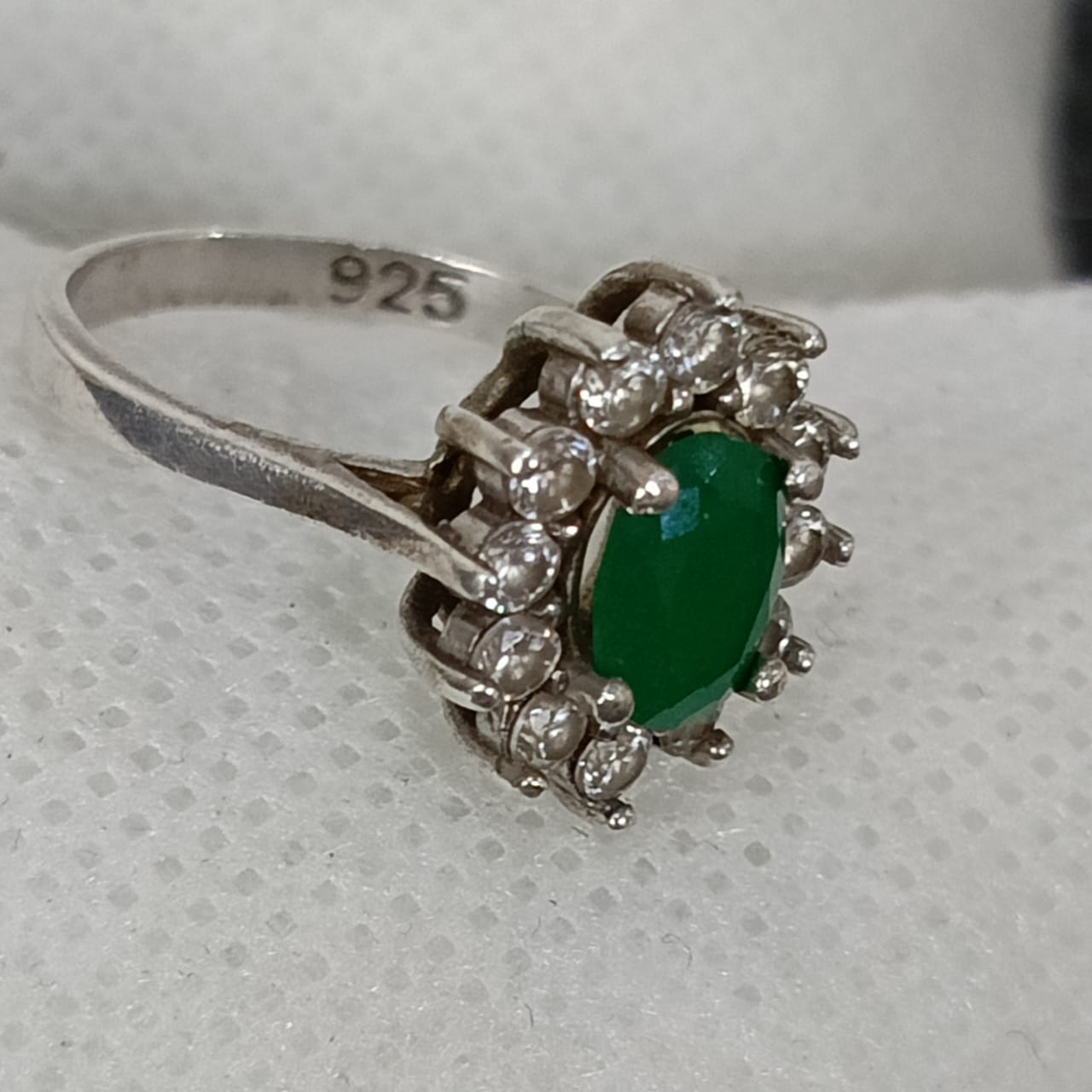 خاتم فضة نسائي مرصع بالأحجار