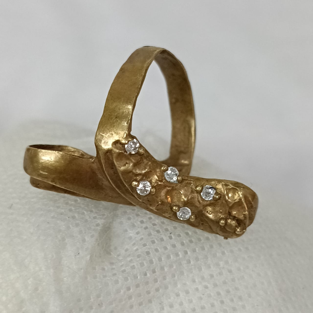 خاتم نحاس نسائي قديم مرصع بالأحجار