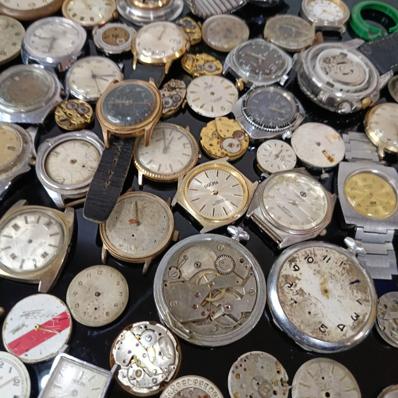 Lot casse montres mécaniques vintage