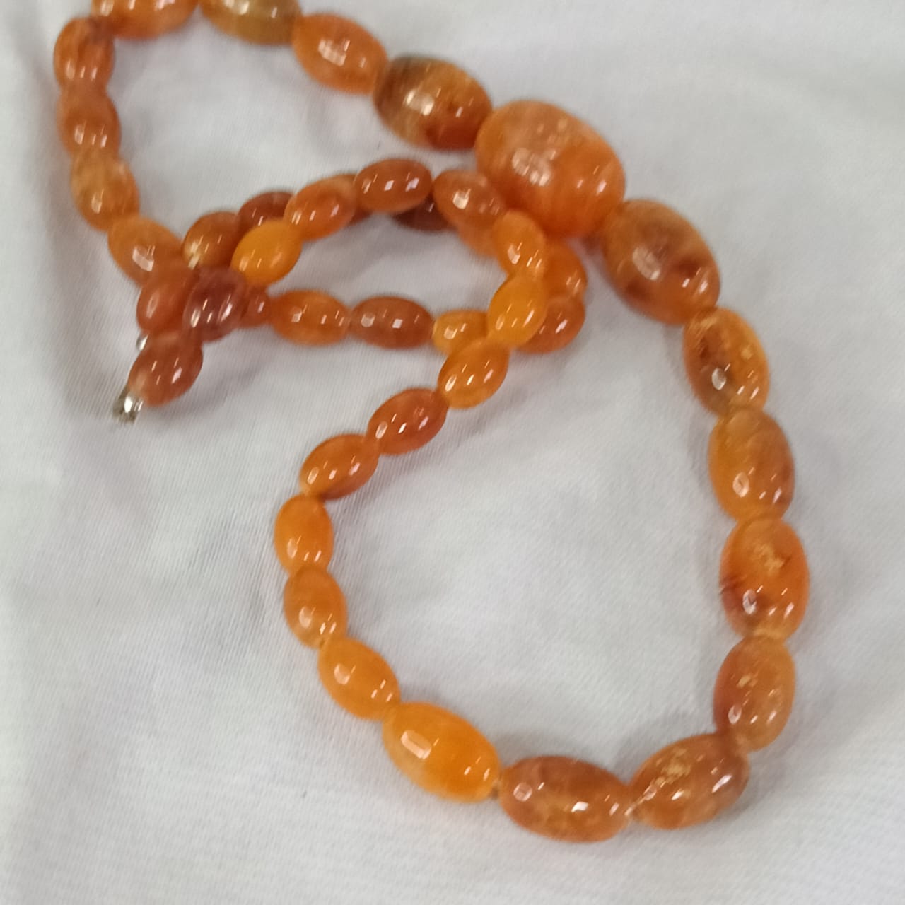 عقد تحفة بالكهرمان فواح - طول مغلق 32cm