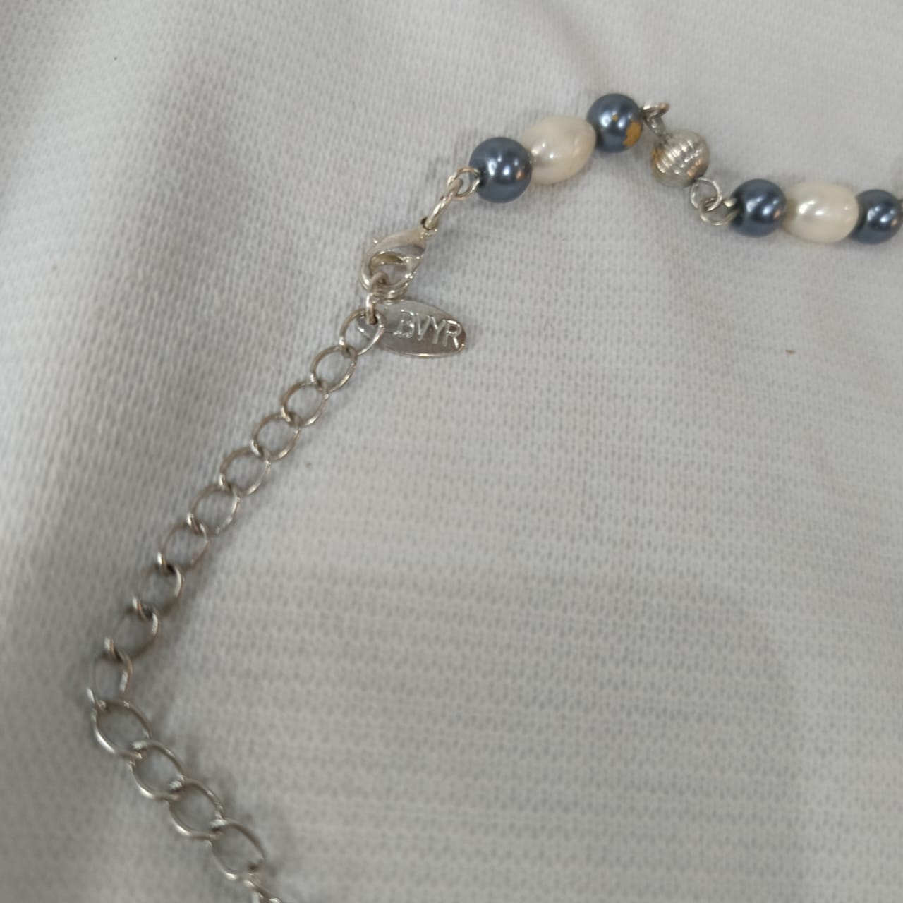 عقد تحفة فضة ولؤلؤ - طول مغلق 28cm