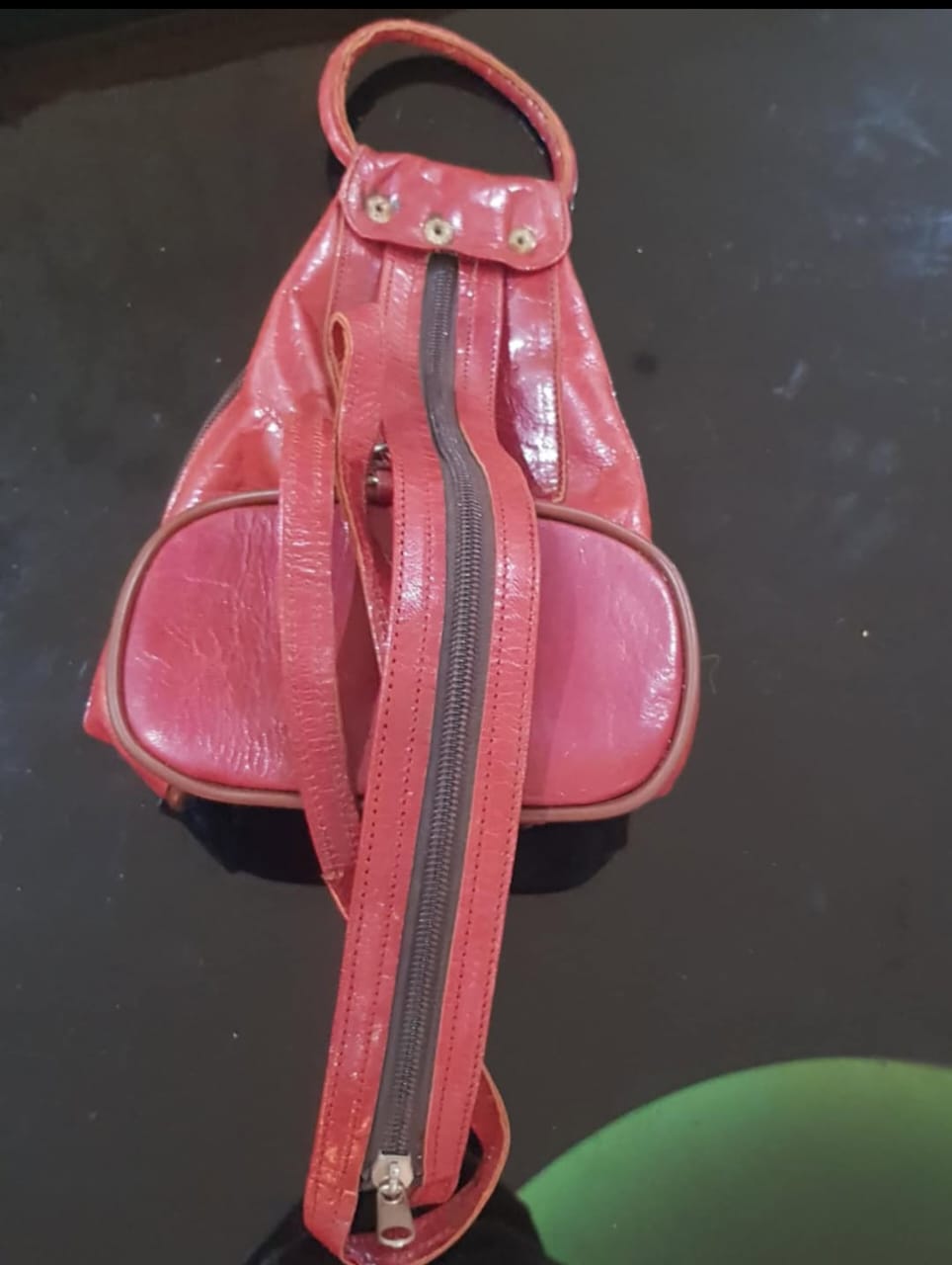 صاك من جلد أحمر طوله 32cm