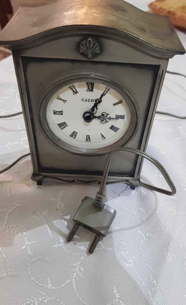 منبه قديم يعمل بالكهرباء220v