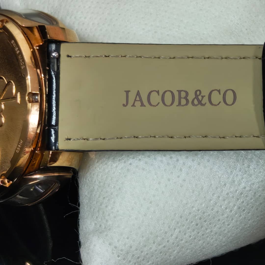Montre Jacob & co quartz/ ثلاث ملايين ومتين
42mm
Prix 32000
