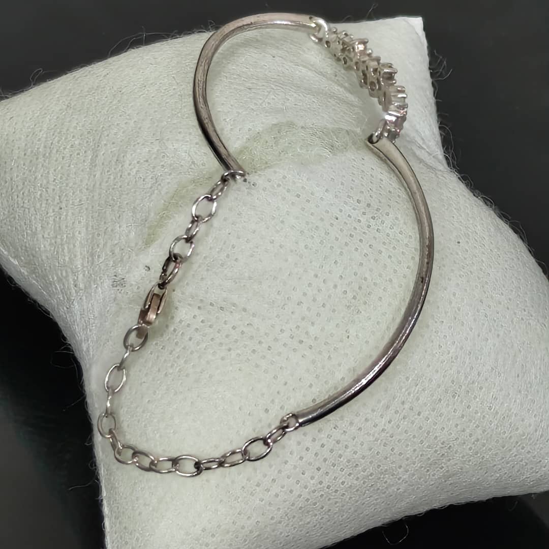 سوار نسائي فضة
طول 16cm
Prix 6000