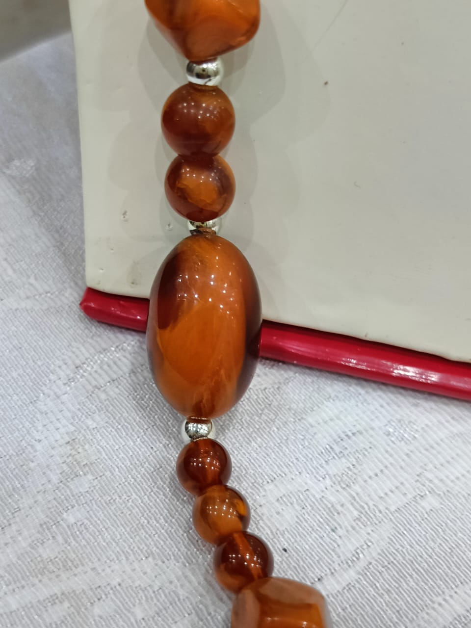عقد جميل
