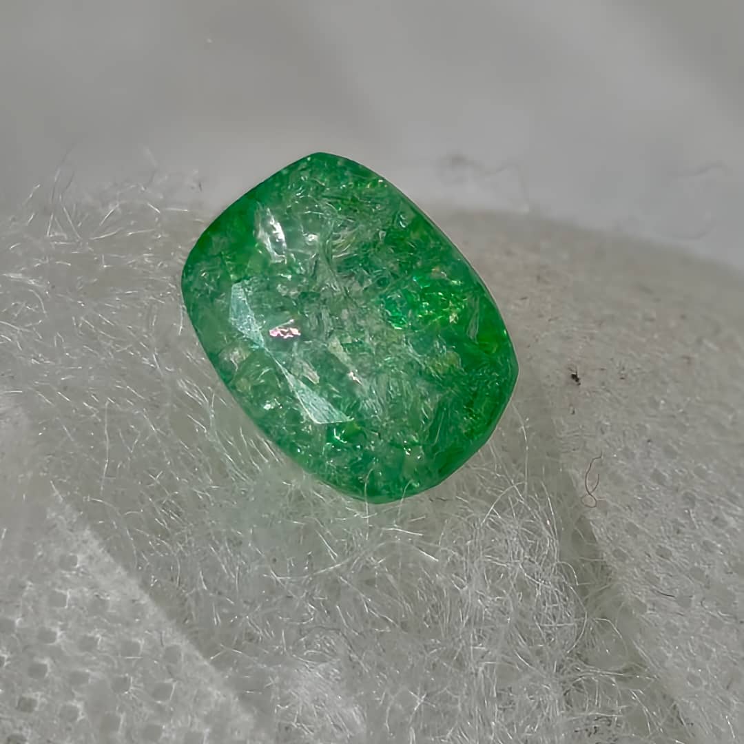 فص حجر زمرد طبيعي
سعر 25000