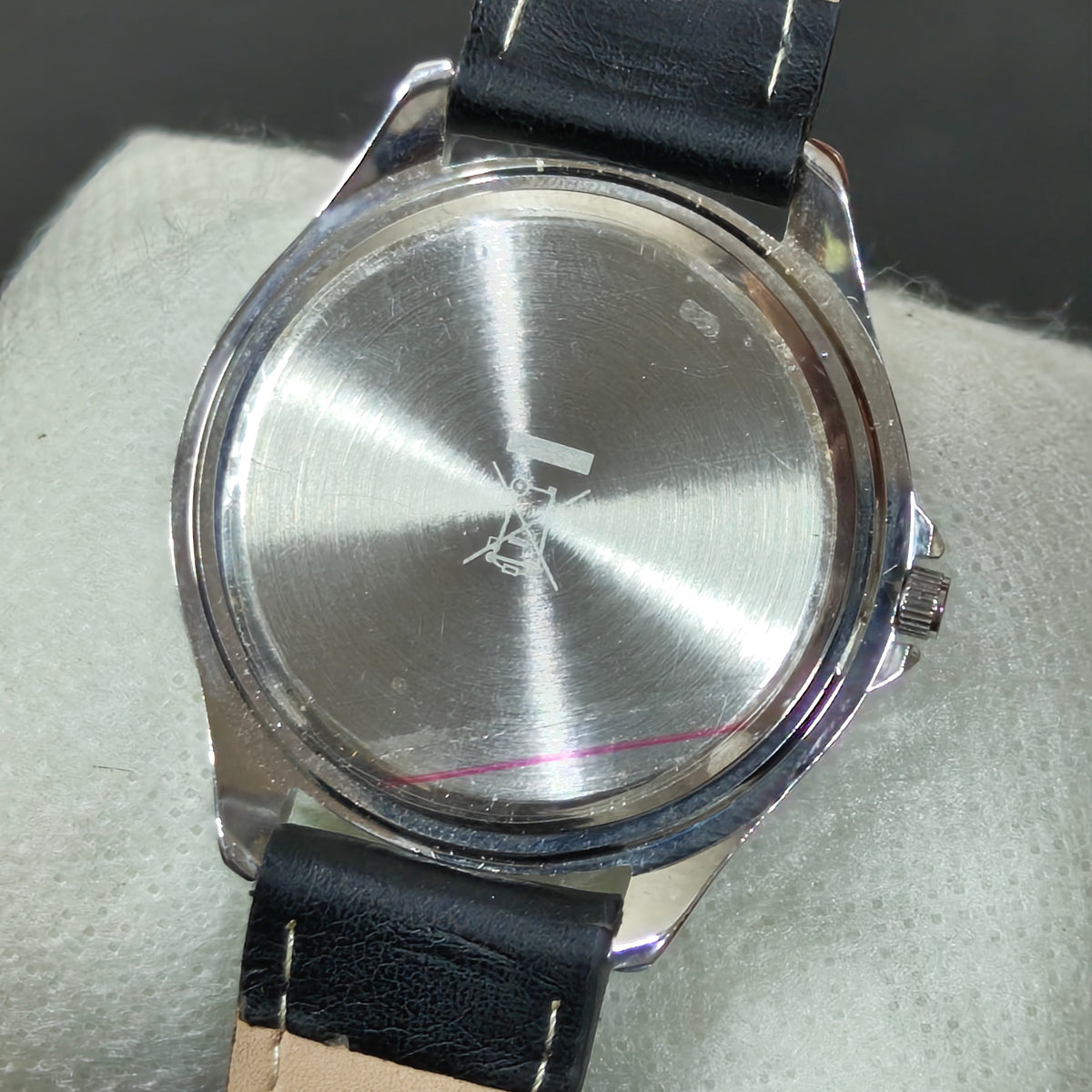 Montre le point Quartz
38mm