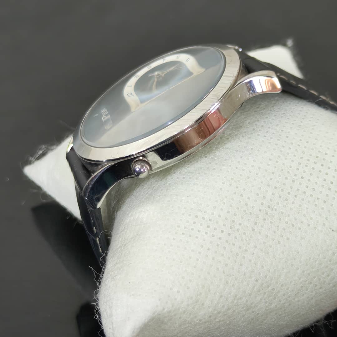 Montre louis point quartz original
38mm