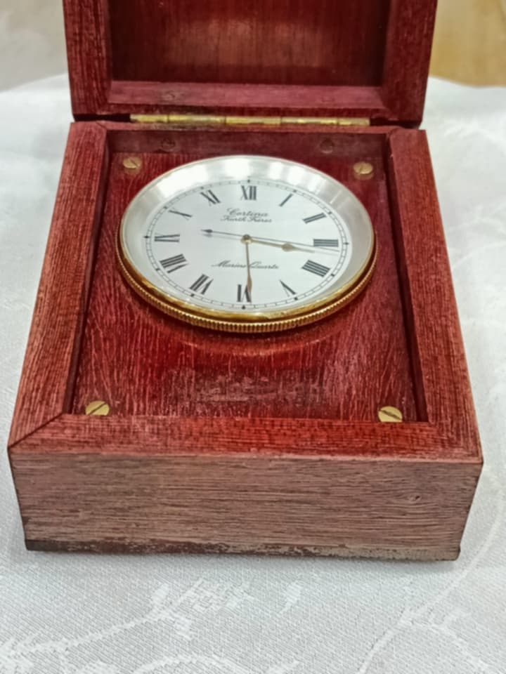 Montre de bureau en bois 12cm/10cm