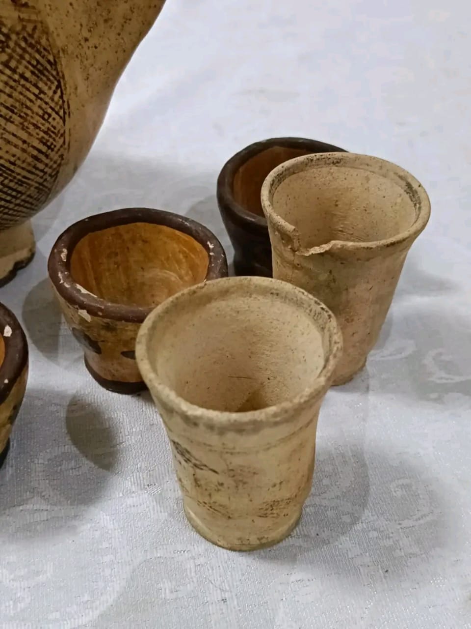 طقم قديم من صلصال طول الاناء 22cm