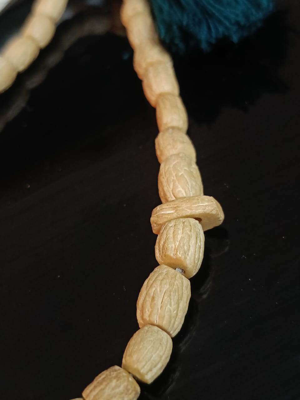 سبحة قديمة من نواة زيتون