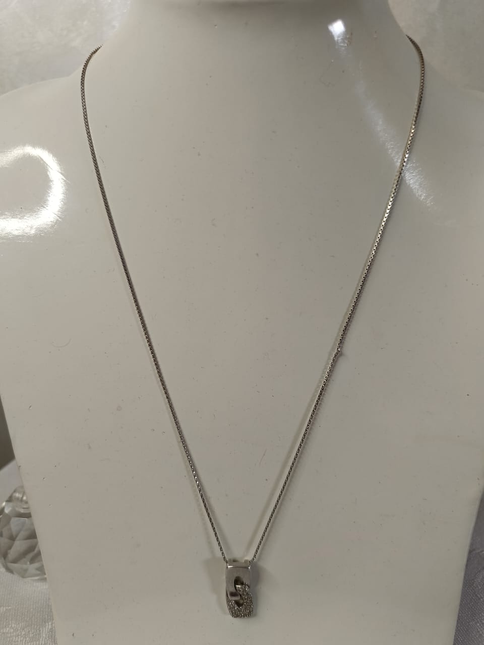 سلسلة فضة
