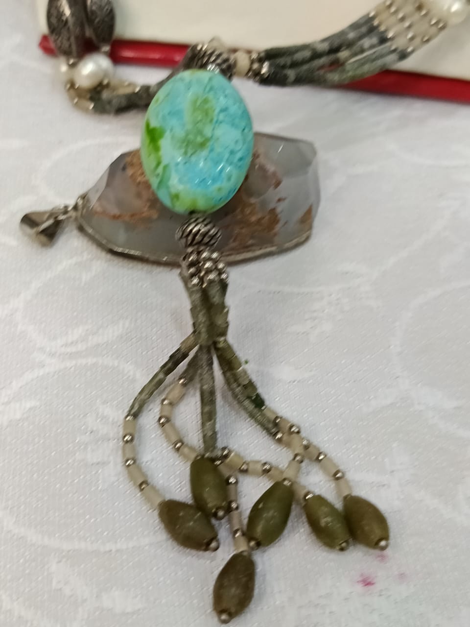 عقد استثنائي تحفة بحجر طبيعي وحجر فيروز ولؤلؤ