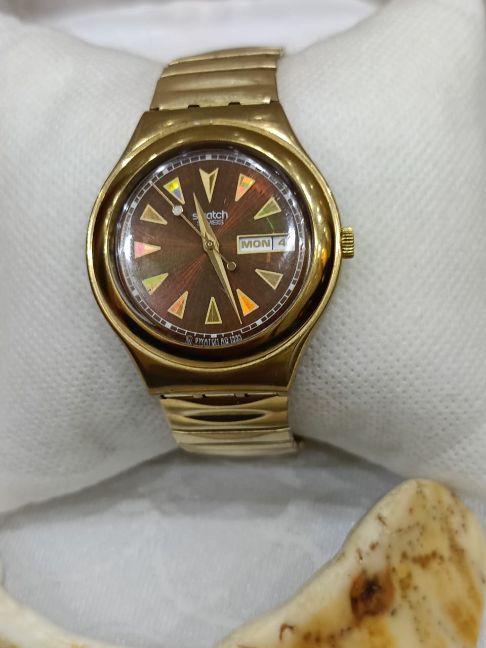 Montre swatch original plaqué or
