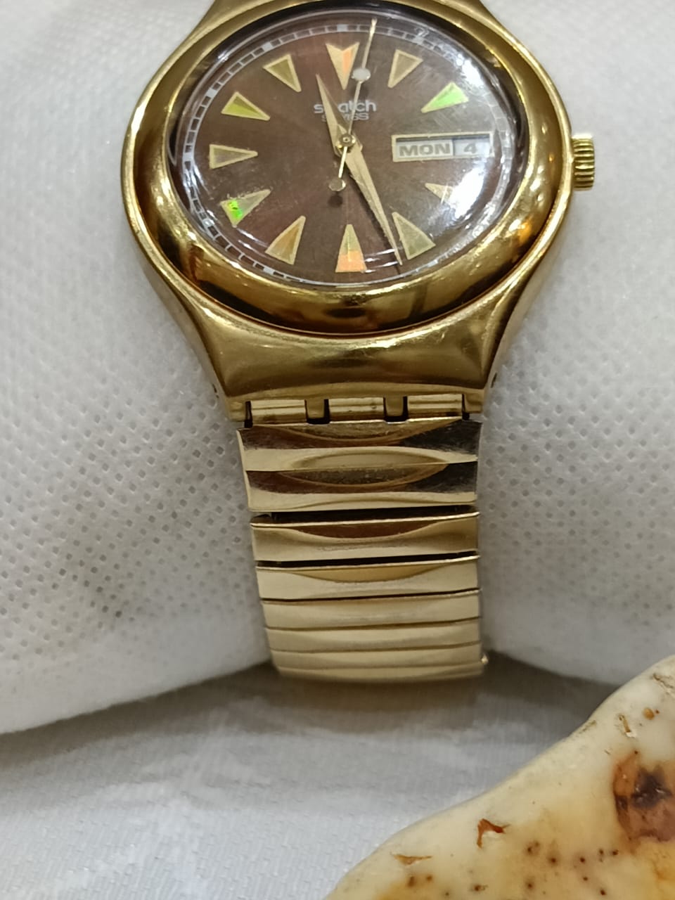 Montre swatch original plaqué or