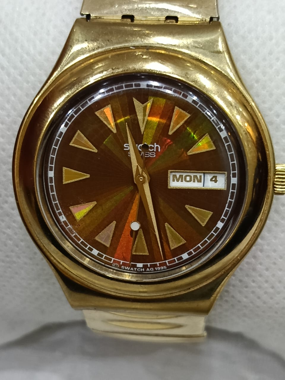 Montre swatch original plaqué or