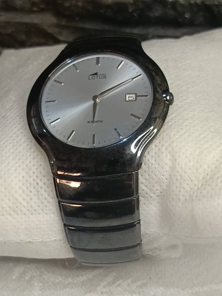 Montre lotus extra plat