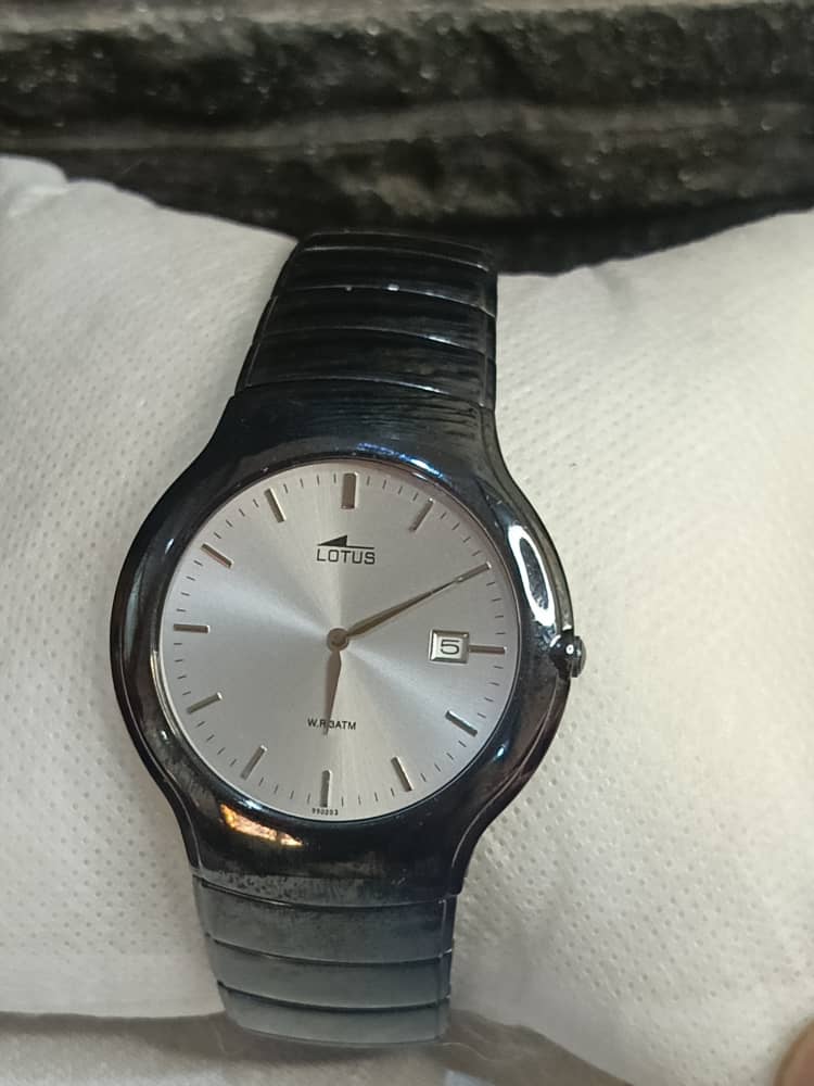 Montre lotus extra plat