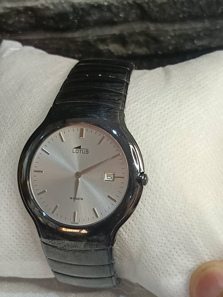 Montre lotus extra plat