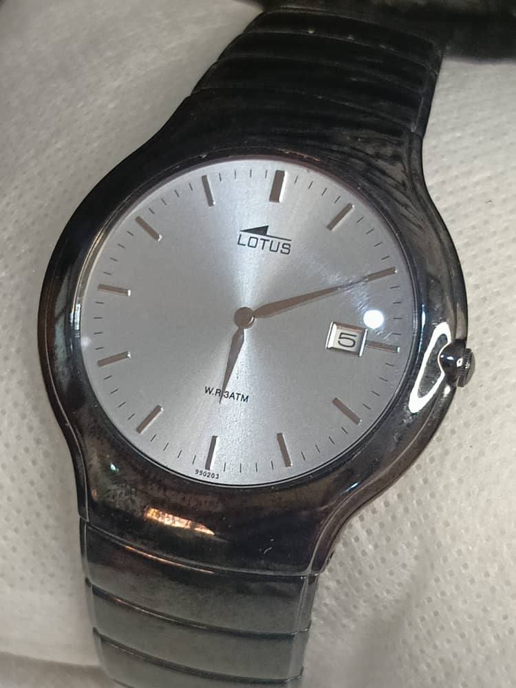 Montre lotus extra plat