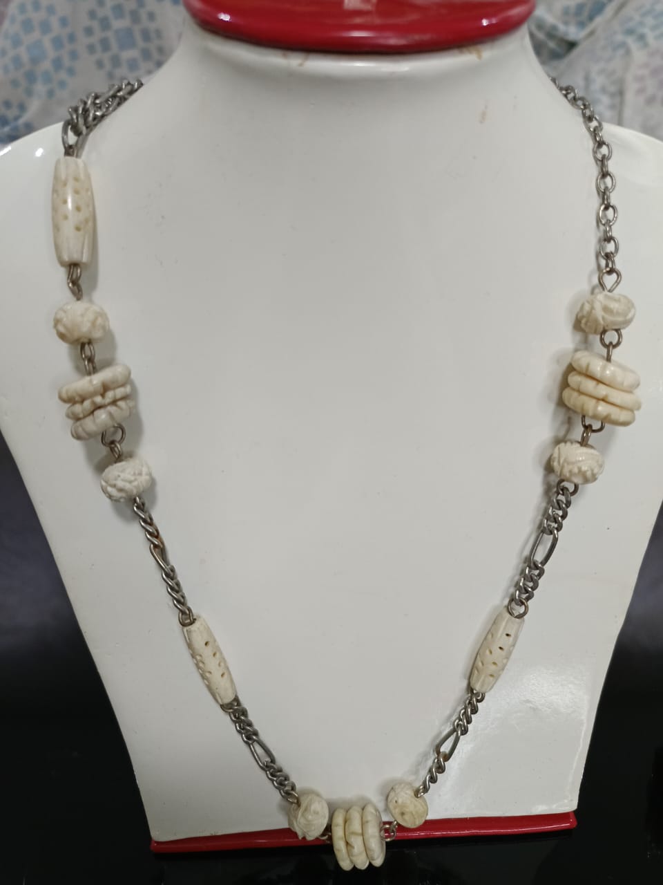 سلسلة من عاج
