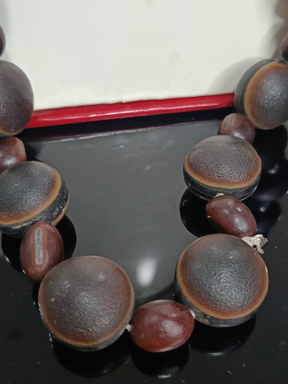 عقد تحفة ببذور نادرة