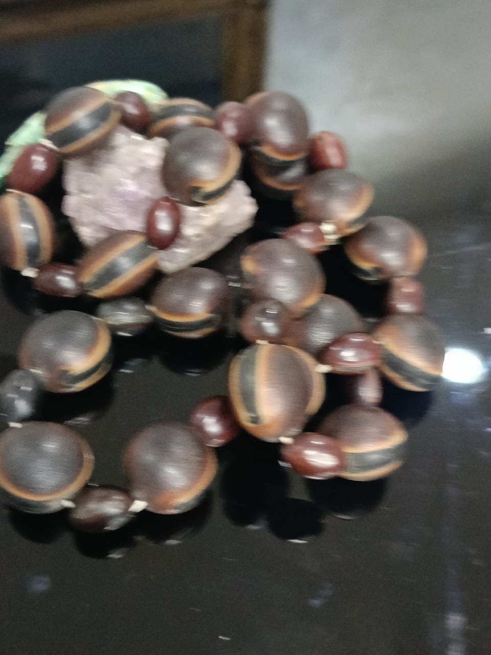 عقد تحفة ببذور نادرة