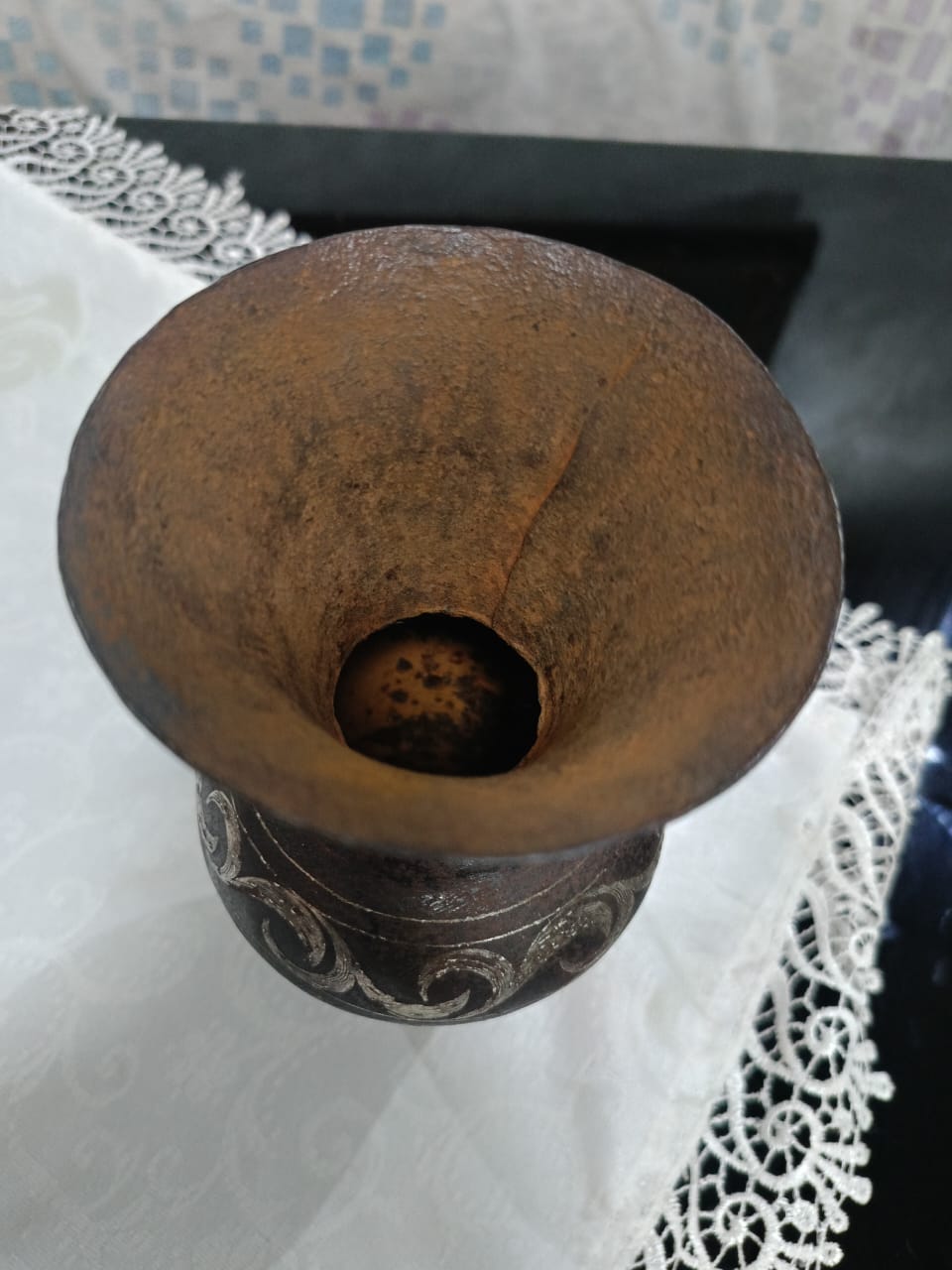 فاز تحفة حديد بنقوش فضة
