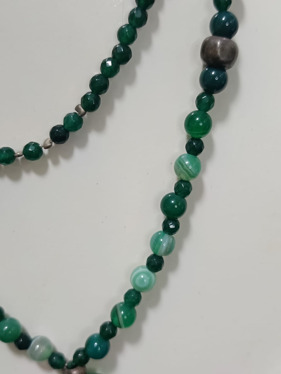 عقد مميز بحجر عقيق أخضر