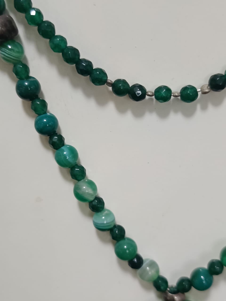 عقد مميز بحجر عقيق أخضر