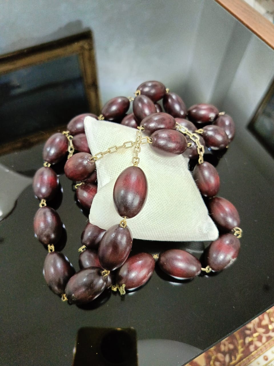 عقد طويل ببذور نادرة