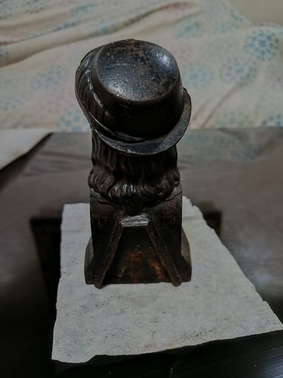 Statu en acier signé