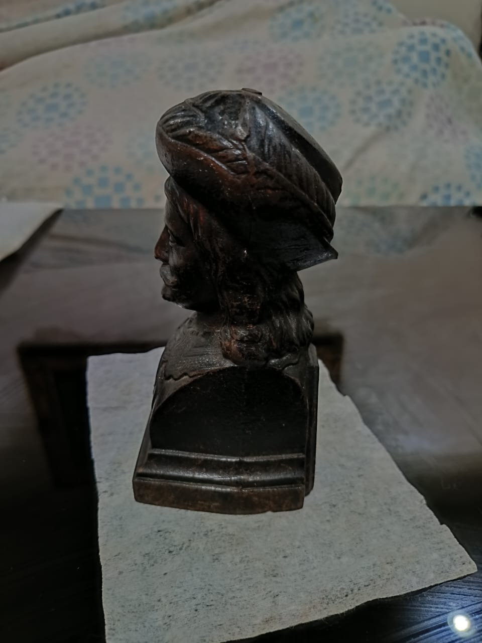 Statu en acier signé