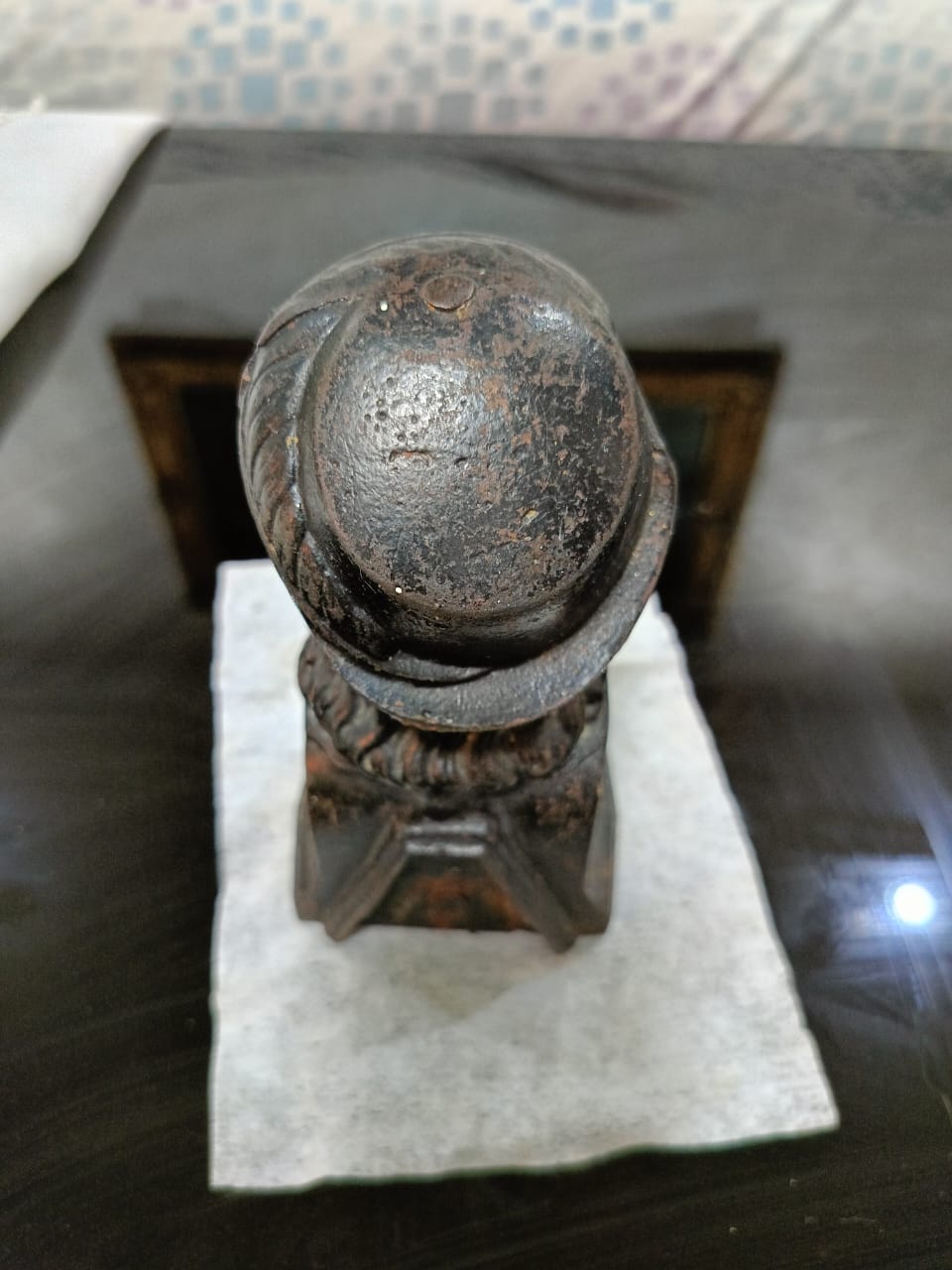 Statu en acier signé