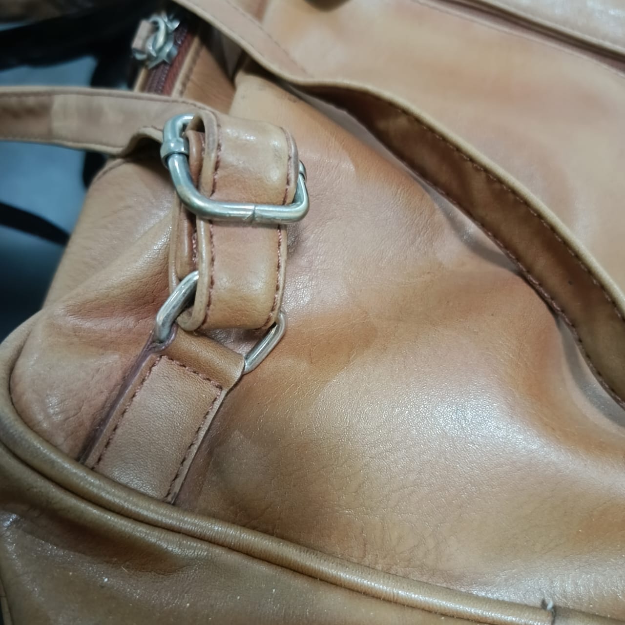 Sac femme en cuir vintage original