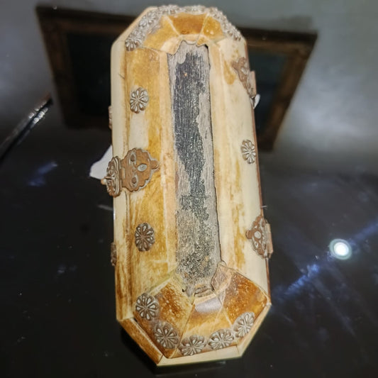 صندوق مجوهرات عتيق عااج