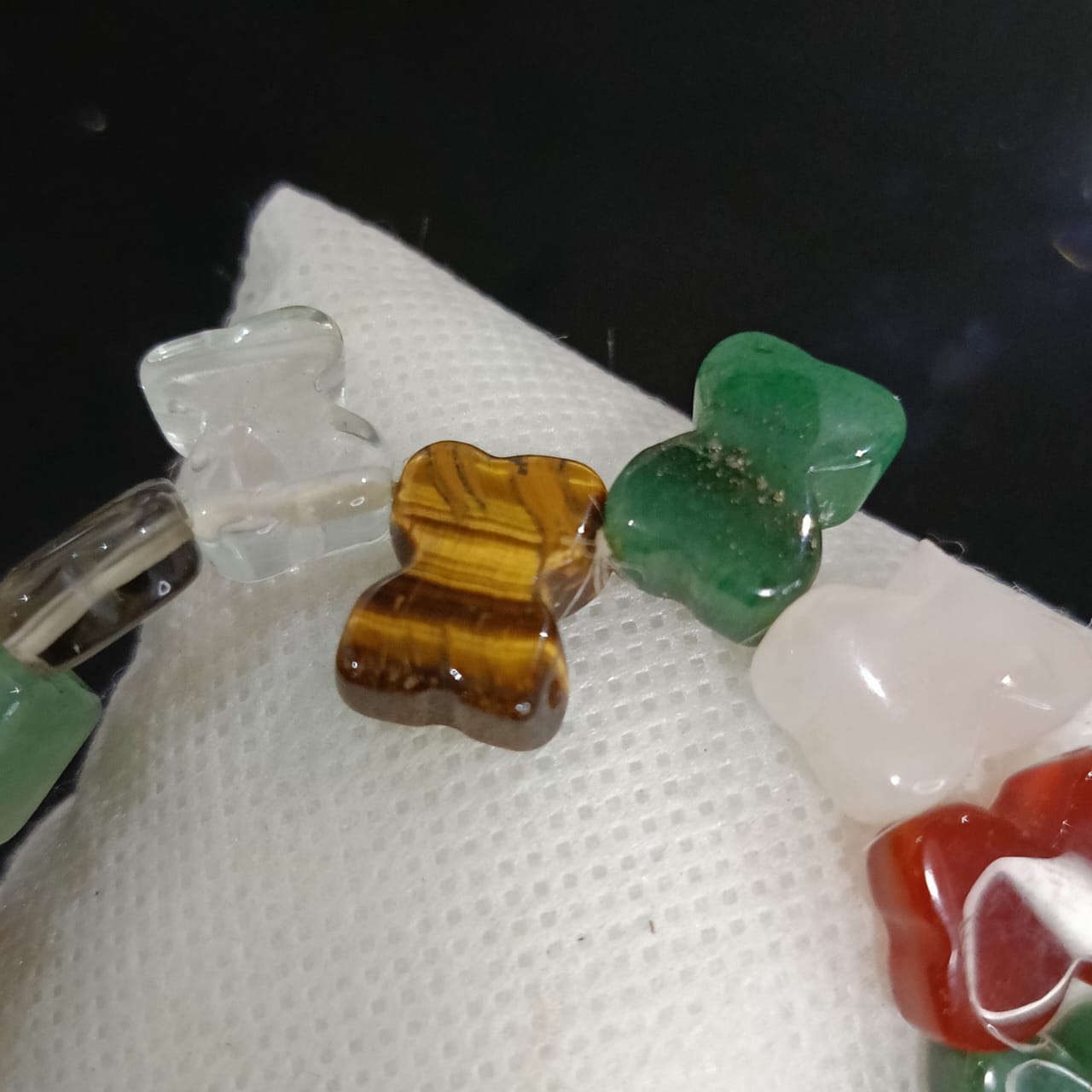 سوار تحفة بأحجار كريمة