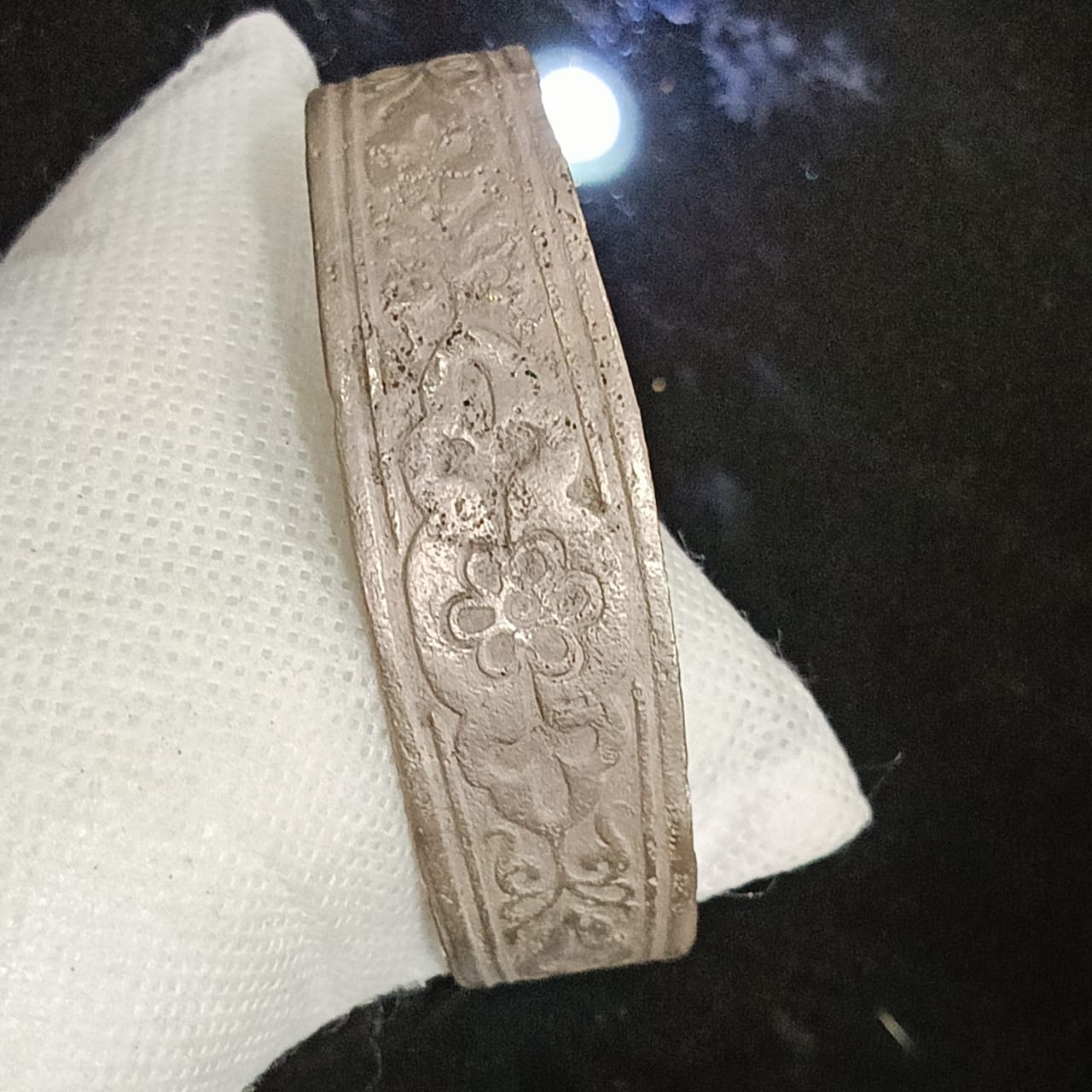 سوار قديم نحاس أبيض