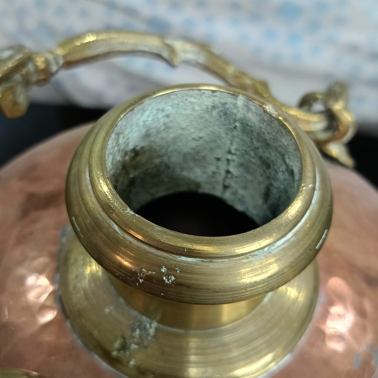 تحفة عتيقة مميزة من برونز ونحاس أحمر ونحاس أصفر