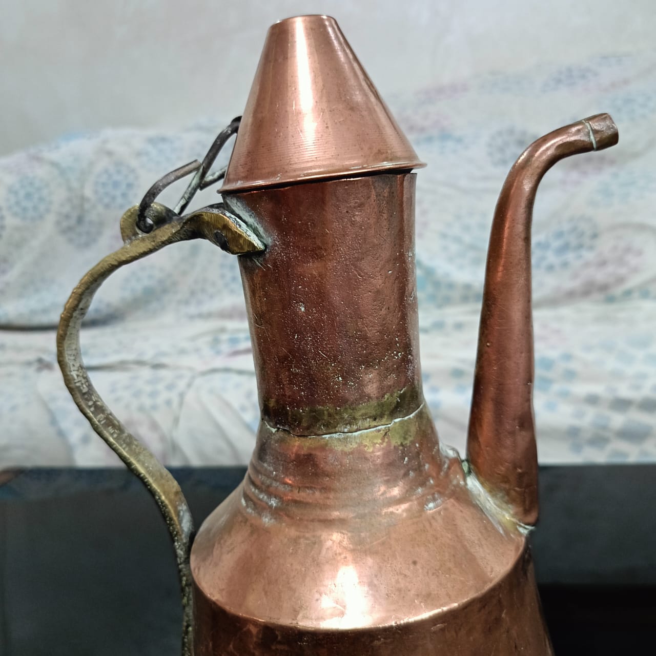 تحفة عتيقة من نحاس أحمر وبرونز