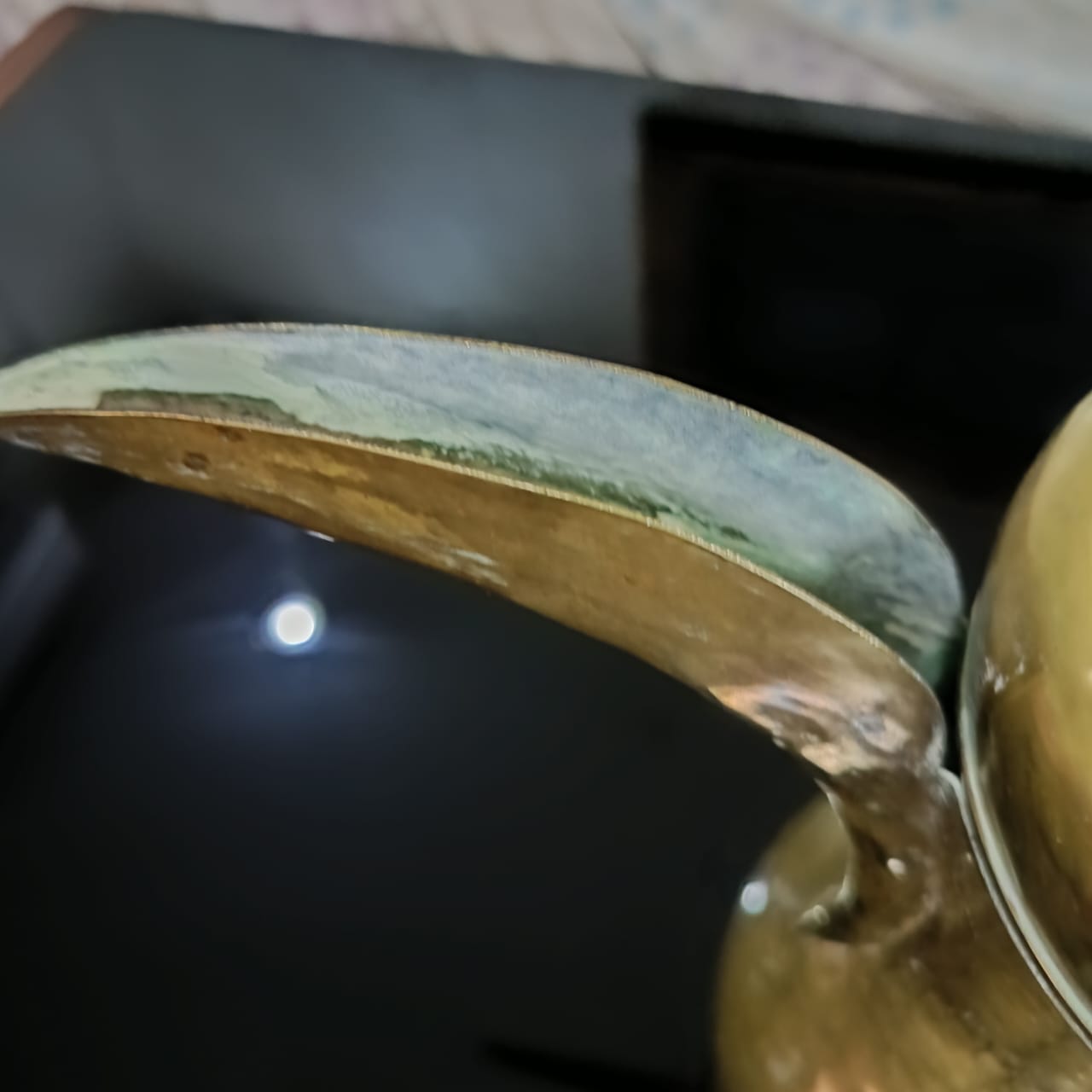 تخفة عتيقة من نحاس اصفر وبرونز